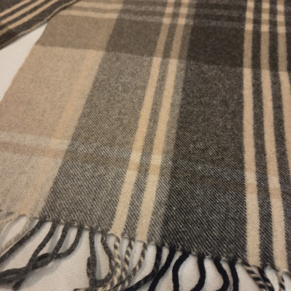 JoS.A.Banks Nuetral Tone Tartan Plaid 100% Cashmere Fringed Scarf Men's‎ OS